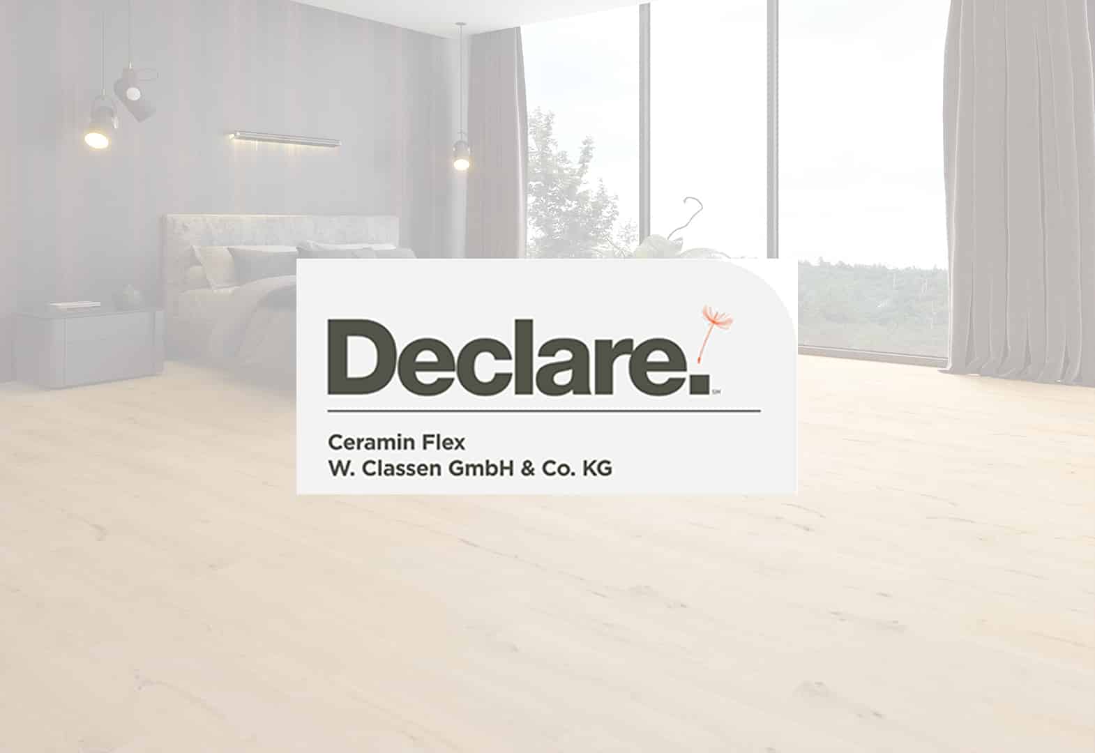 Certyfikat oznaczony jako Declare leży na stole