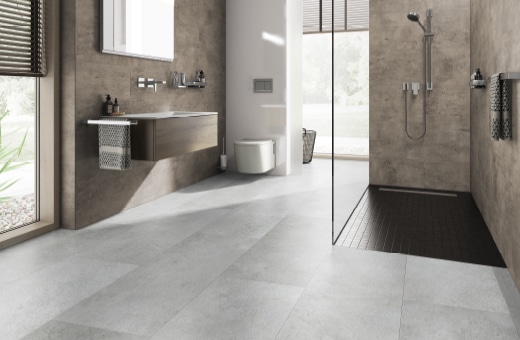 Nowoczesny przedpokój z dużymi szarymi płytkami