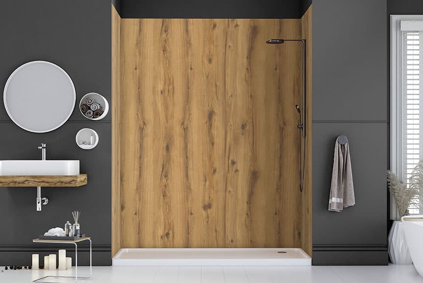 Łazienka z drewnianą ścianą - nowoczesny projekt łazienki