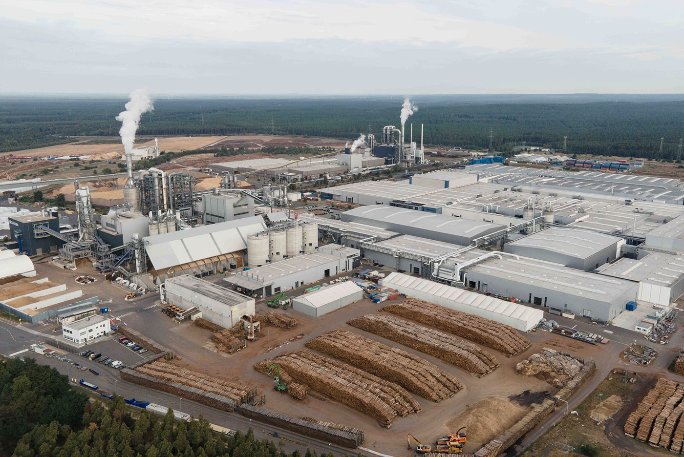 Widok z lotu ptaka na CLASSEN w Baruth, najnowocześniejszy zakład produkcyjny w Europie zajmujący się produkcją ekologicznych podłóg laminowanych i designerskich.