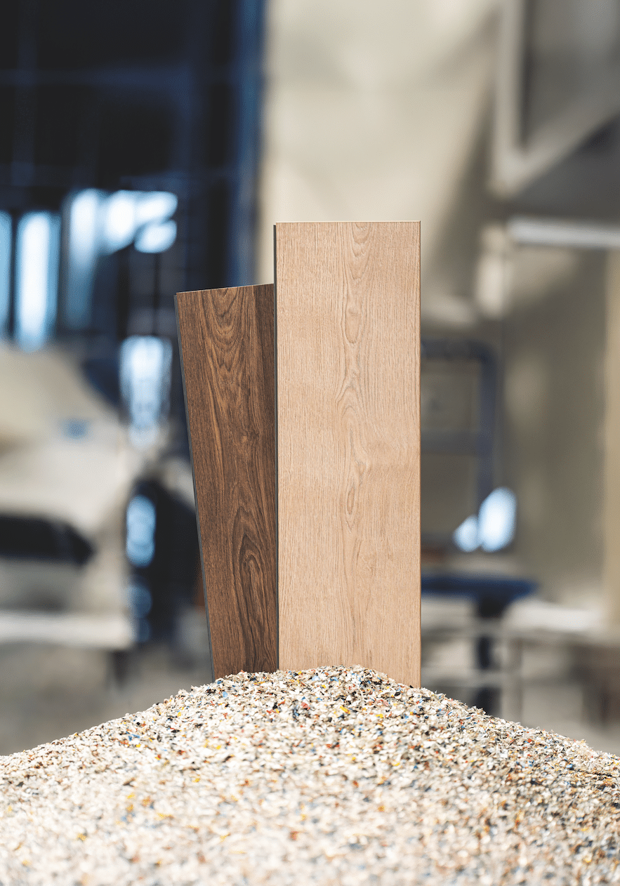 Две Ceramin, изготовленные из этого материала. На заднем плане — производство